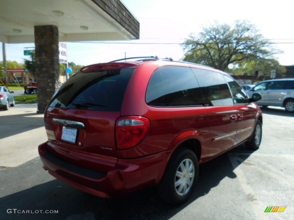2007 Town & Country Touring - Inferno Red Crystal Pearl / Dark Khaki/Light Graystone photo #11