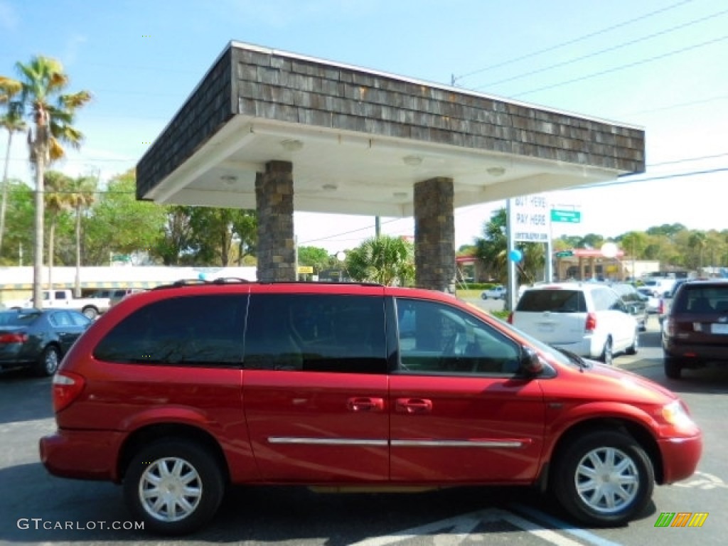 2007 Town & Country Touring - Inferno Red Crystal Pearl / Dark Khaki/Light Graystone photo #12