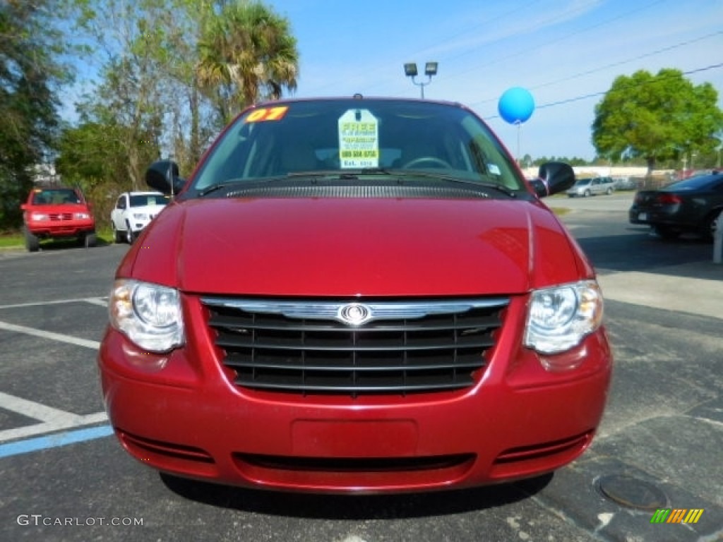 2007 Town & Country Touring - Inferno Red Crystal Pearl / Dark Khaki/Light Graystone photo #16