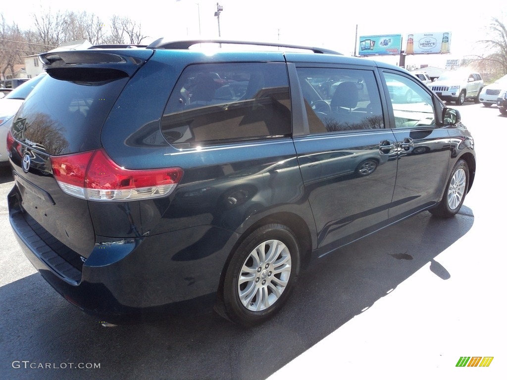 2011 Sienna XLE - South Pacific Blue Pearl / Light Gray photo #3
