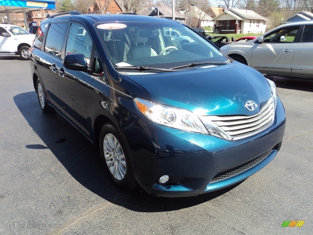 2011 Sienna XLE - South Pacific Blue Pearl / Light Gray photo #4