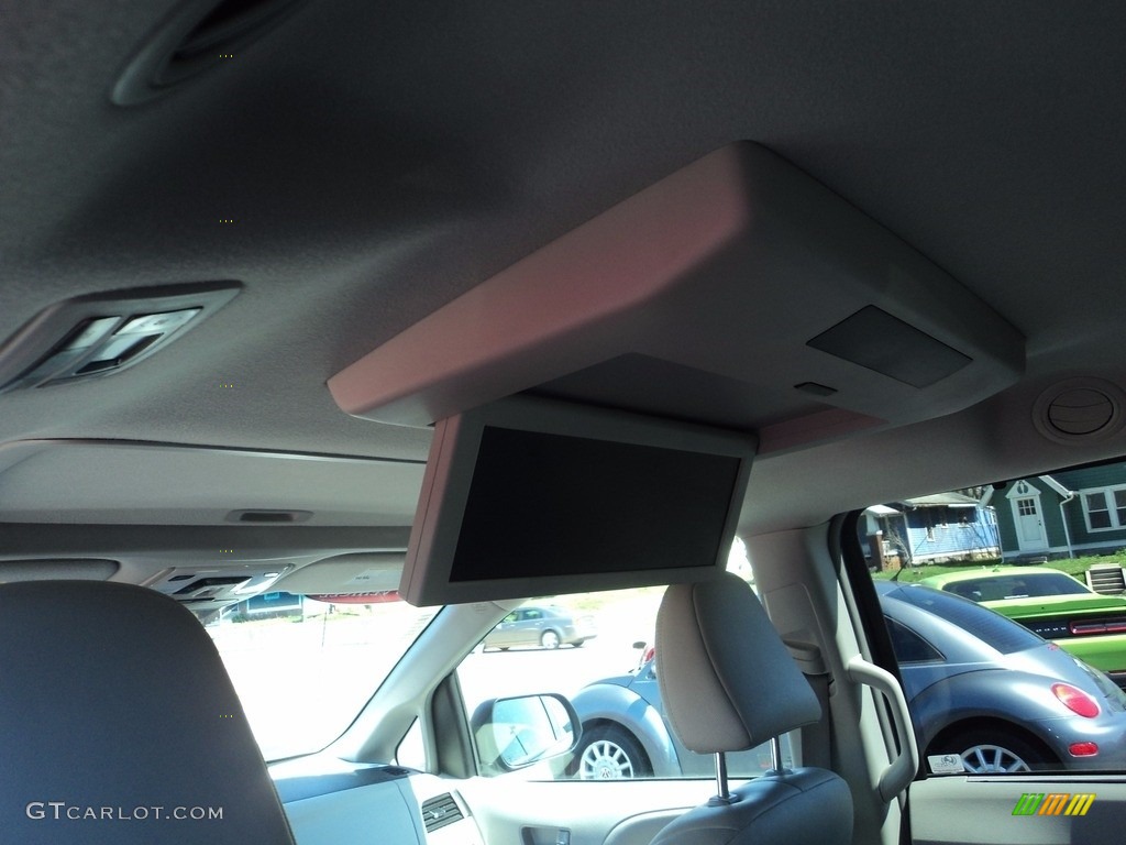 2011 Sienna XLE - South Pacific Blue Pearl / Light Gray photo #9