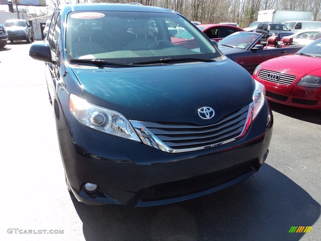 2011 Sienna XLE - South Pacific Blue Pearl / Light Gray photo #31