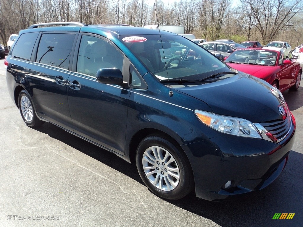 2011 Sienna XLE - South Pacific Blue Pearl / Light Gray photo #32