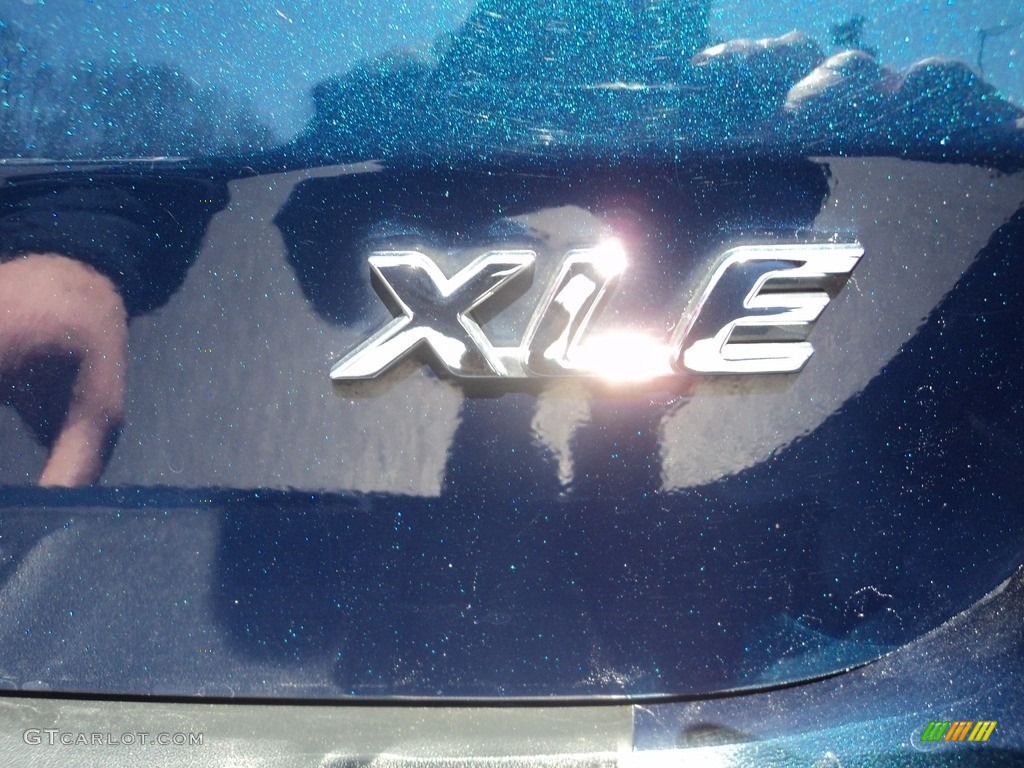 2011 Sienna XLE - South Pacific Blue Pearl / Light Gray photo #35
