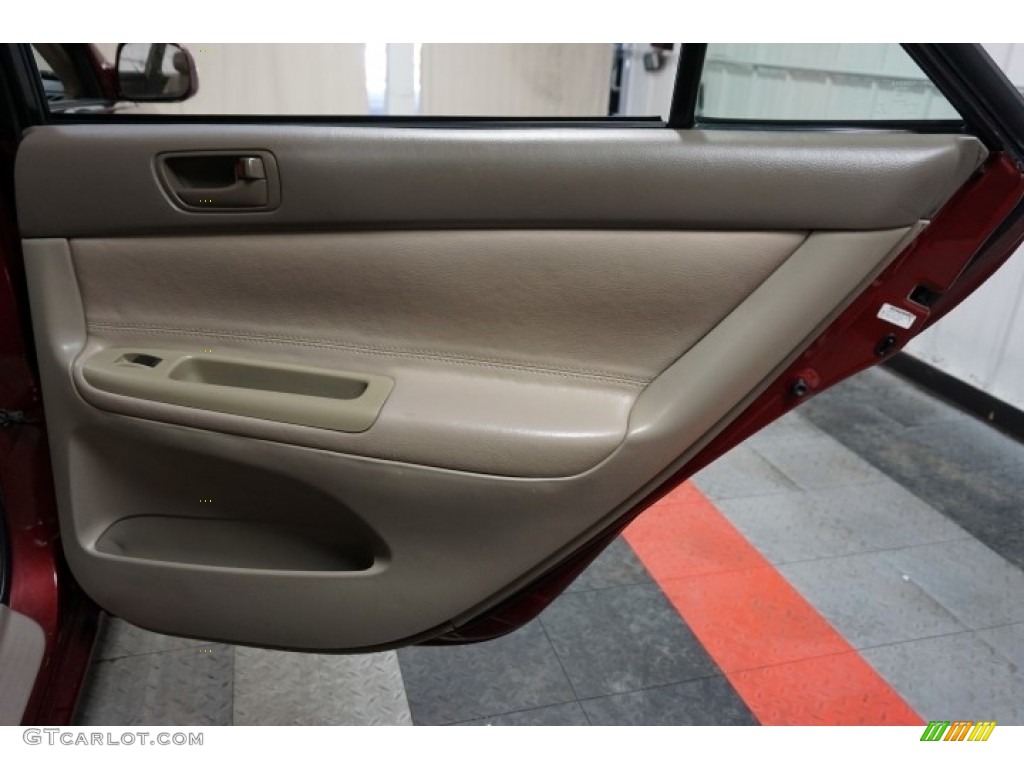 2004 Camry LE - Salsa Red Pearl / Stone photo #17