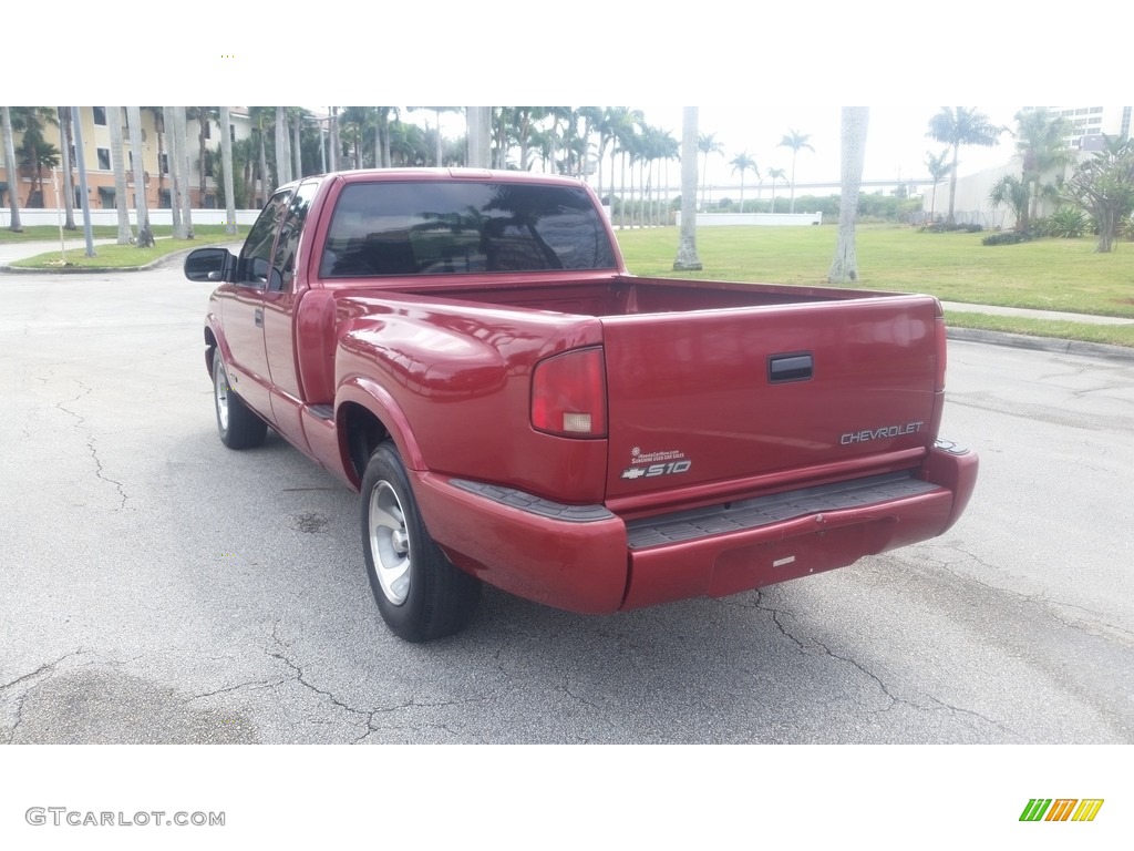 2000 S10 LS Extended Cab - Dark Cherry Red Metallic / Medium Gray photo #3