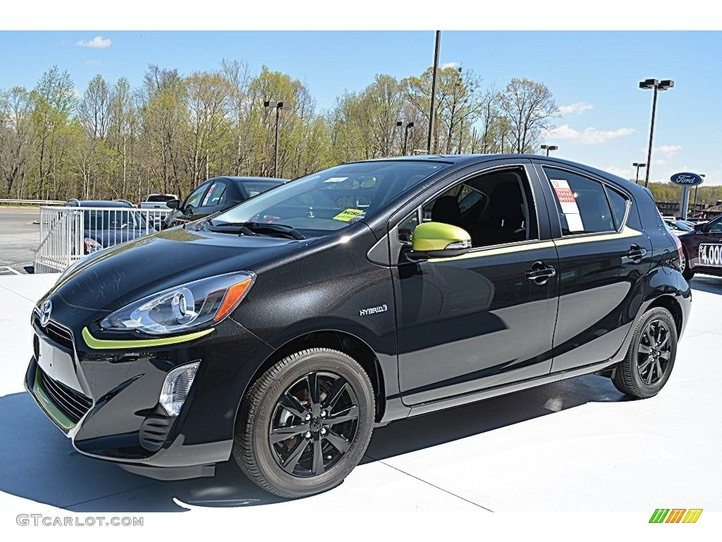Black Sand Pearl 2016 Toyota Prius c Special Edition Exterior Photo #111867538