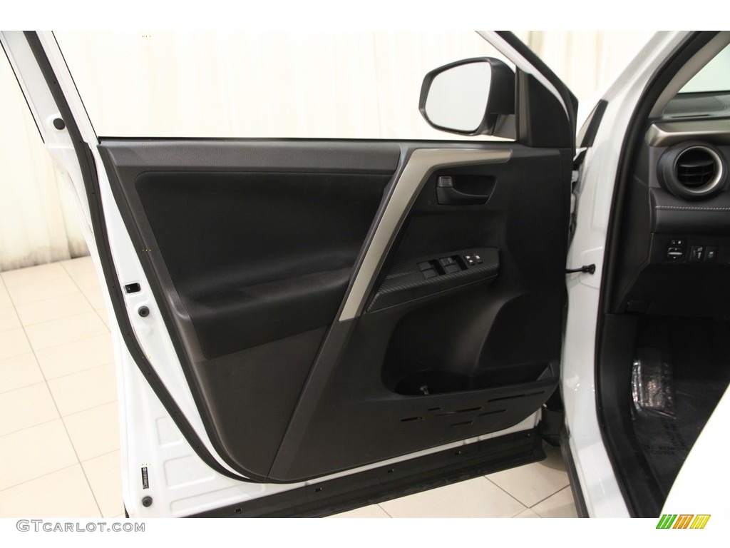 2013 RAV4 XLE AWD - Super White / Black photo #4