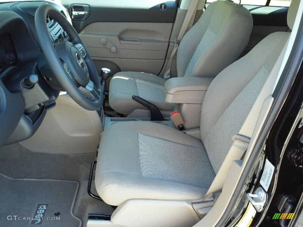 2016 Patriot Sport - Black / Light Pebble Beige/Dark Slate Gray photo #10