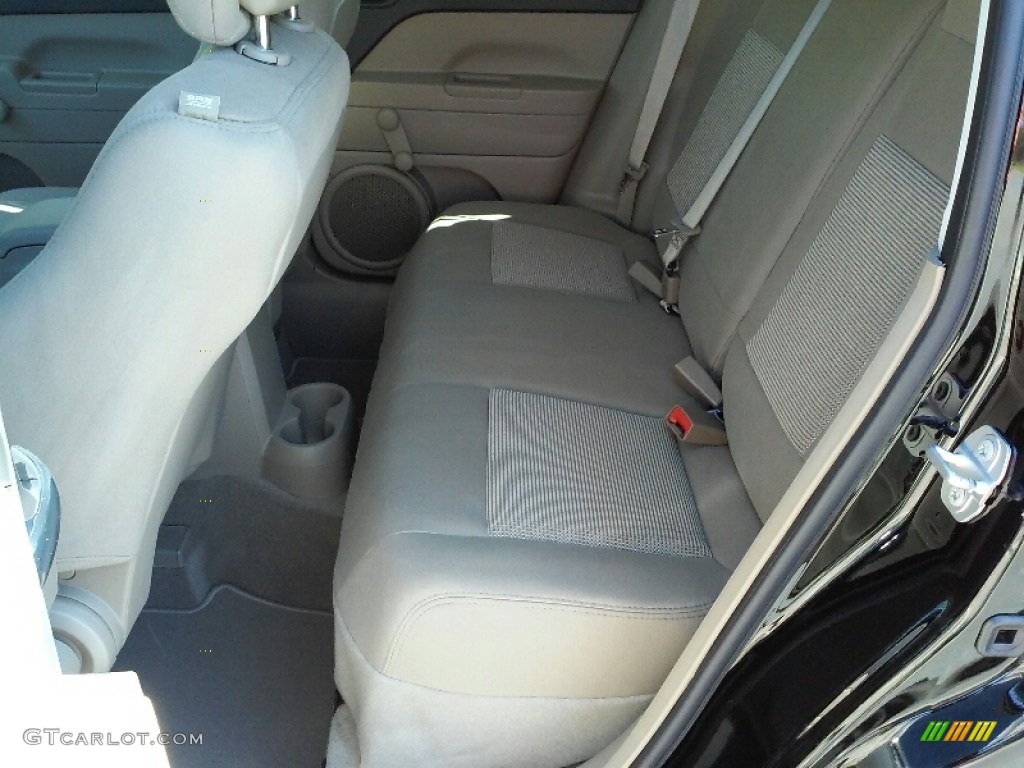 2016 Patriot Sport - Black / Light Pebble Beige/Dark Slate Gray photo #17