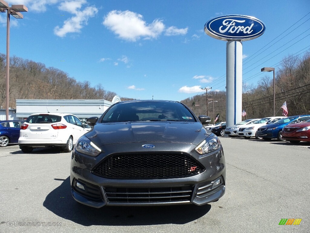 2016 Focus ST - Magnetic / Charcoal Black photo #2