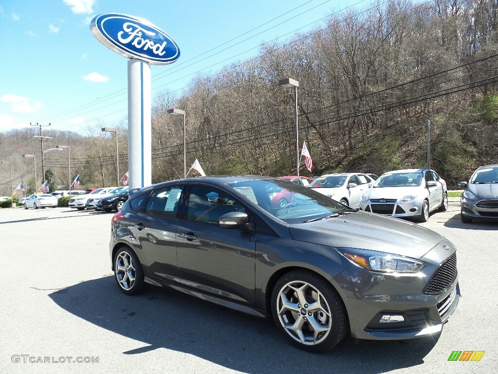 2016 Focus ST - Magnetic / Charcoal Black photo #6