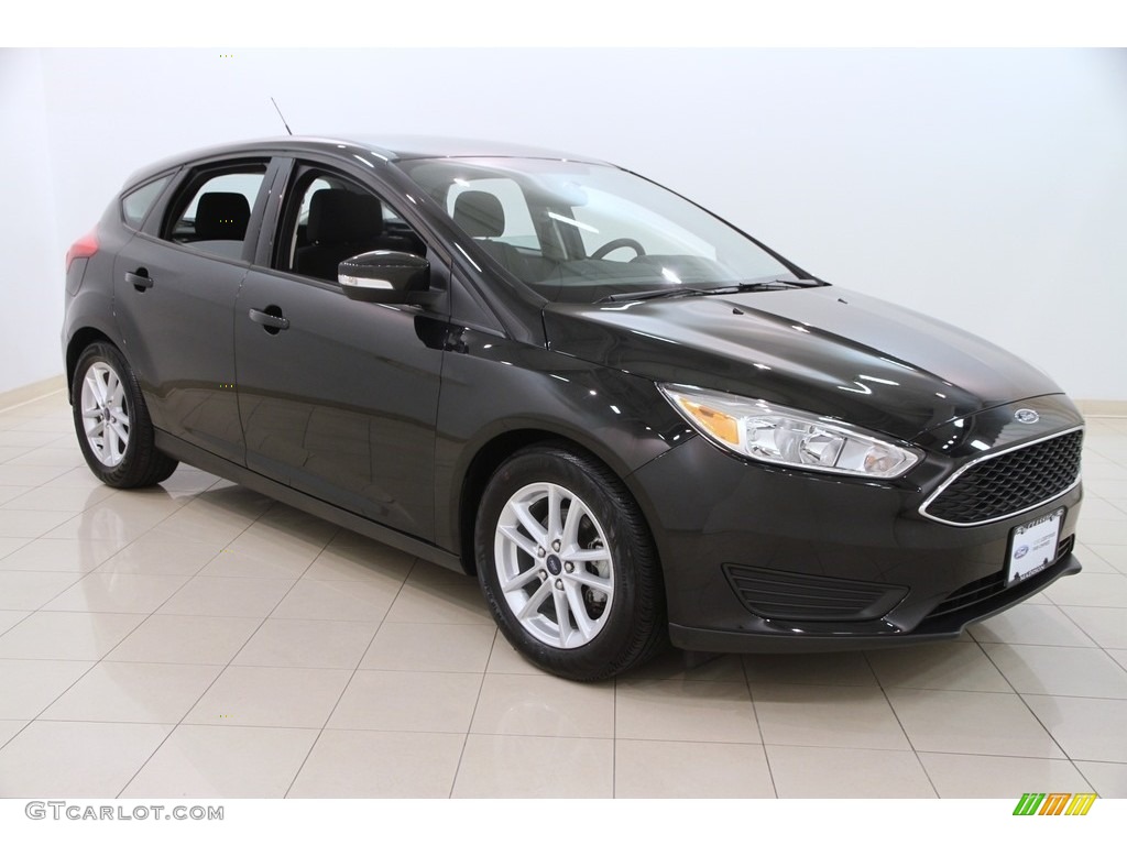 2015 Focus SE Hatchback - Tuxedo Black Metallic / Charcoal Black photo #1