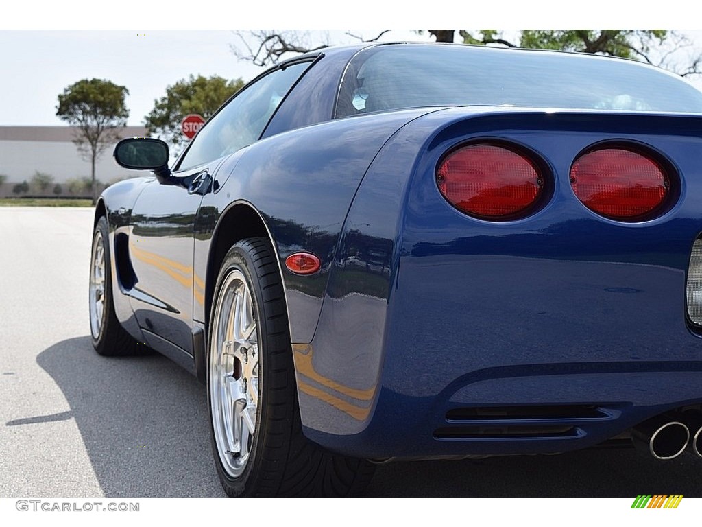 2004 Corvette Z06 - LeMans Blue Metallic / Black photo #21