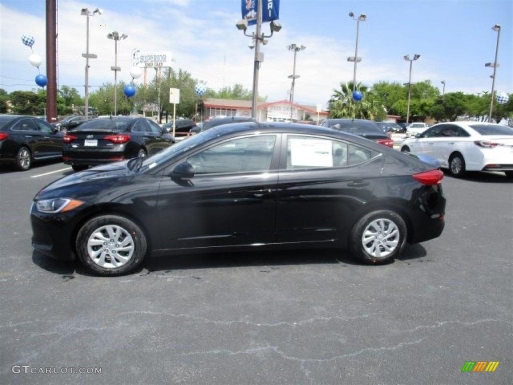 2017 Elantra SE - Black / Beige photo #4