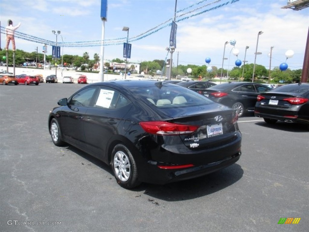 2017 Elantra SE - Black / Beige photo #6