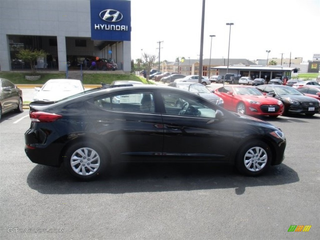 2017 Elantra SE - Black / Beige photo #8