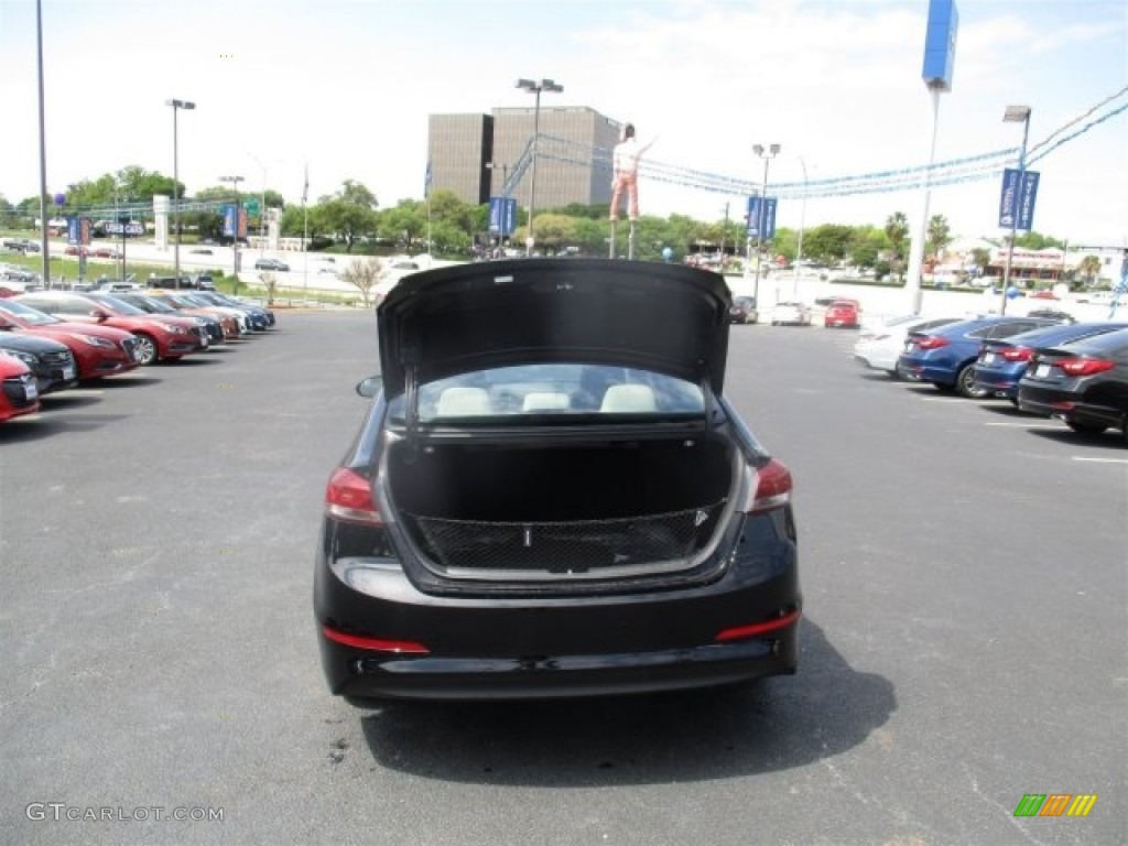 2017 Elantra SE - Black / Beige photo #9