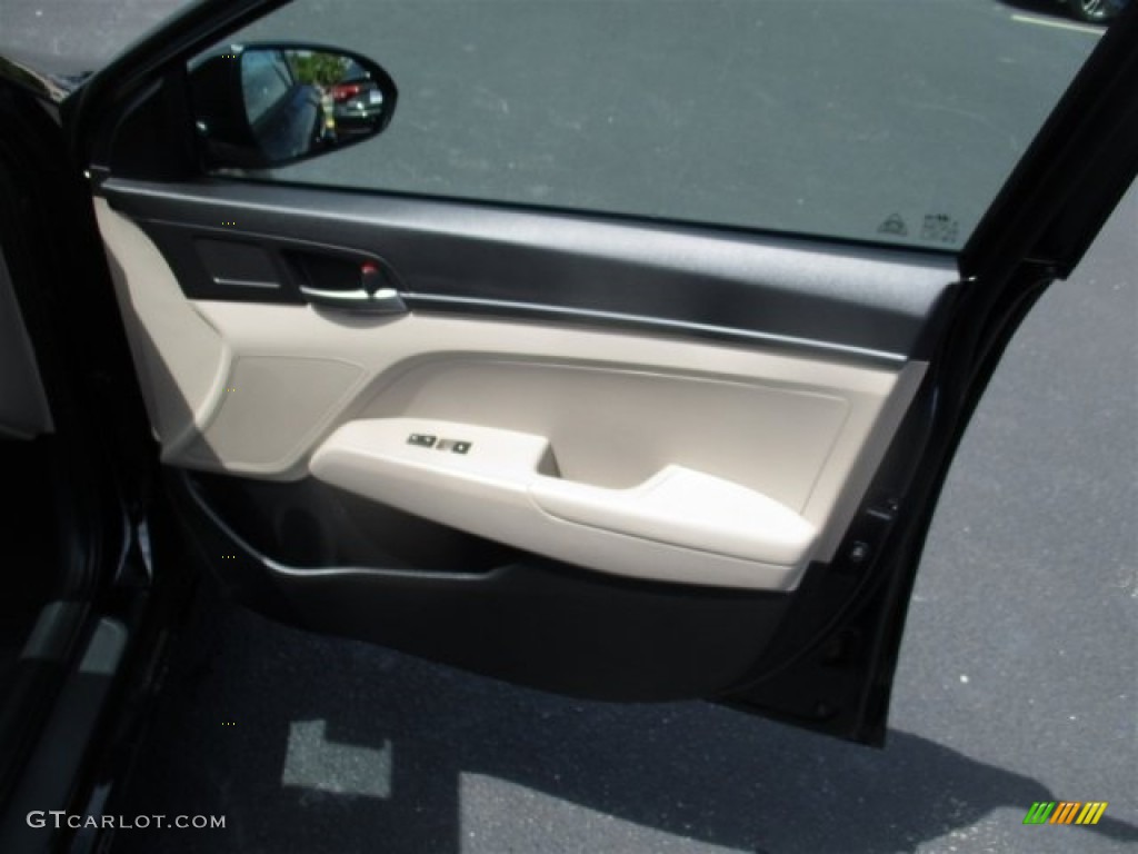 2017 Elantra SE - Black / Beige photo #11