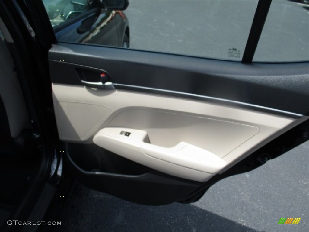 2017 Elantra SE - Black / Beige photo #13