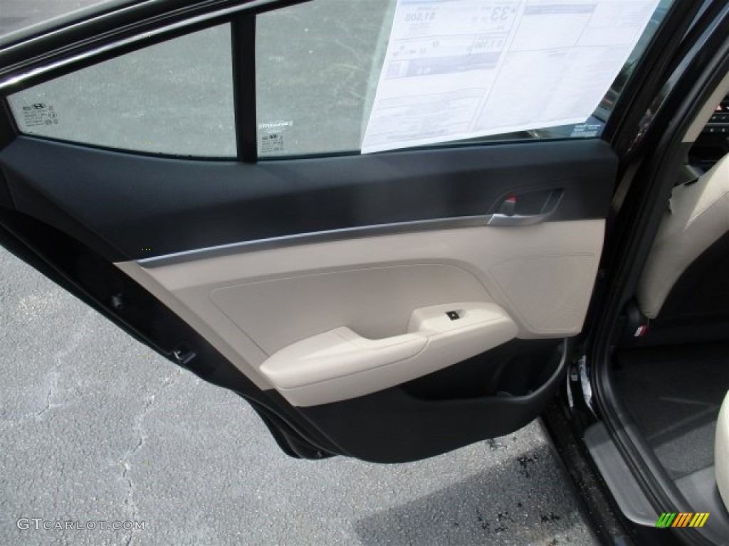 2017 Elantra SE - Black / Beige photo #16