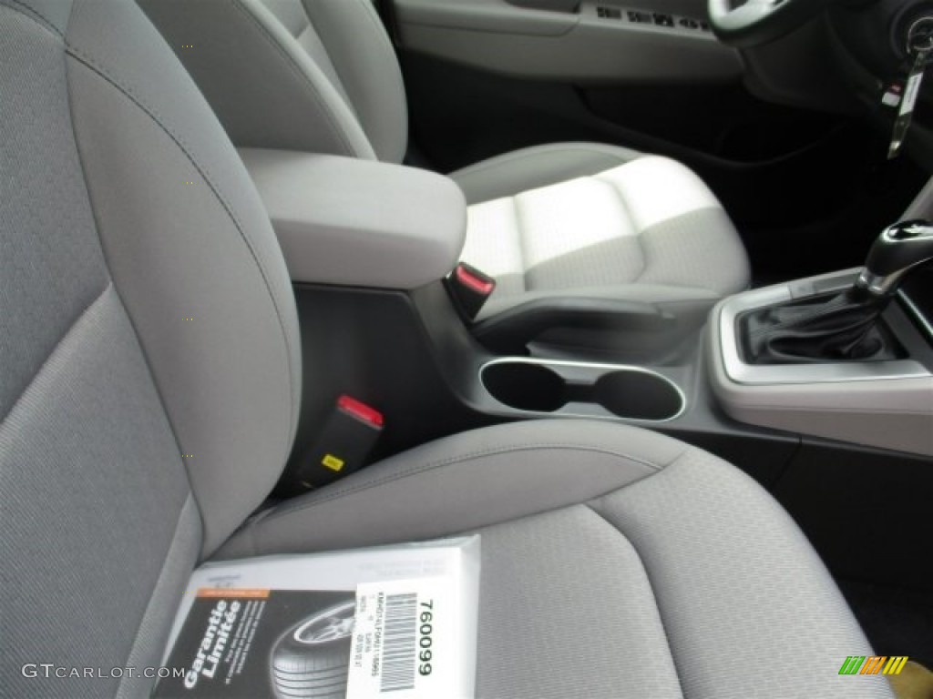2017 Elantra SE - Silver / Gray photo #12