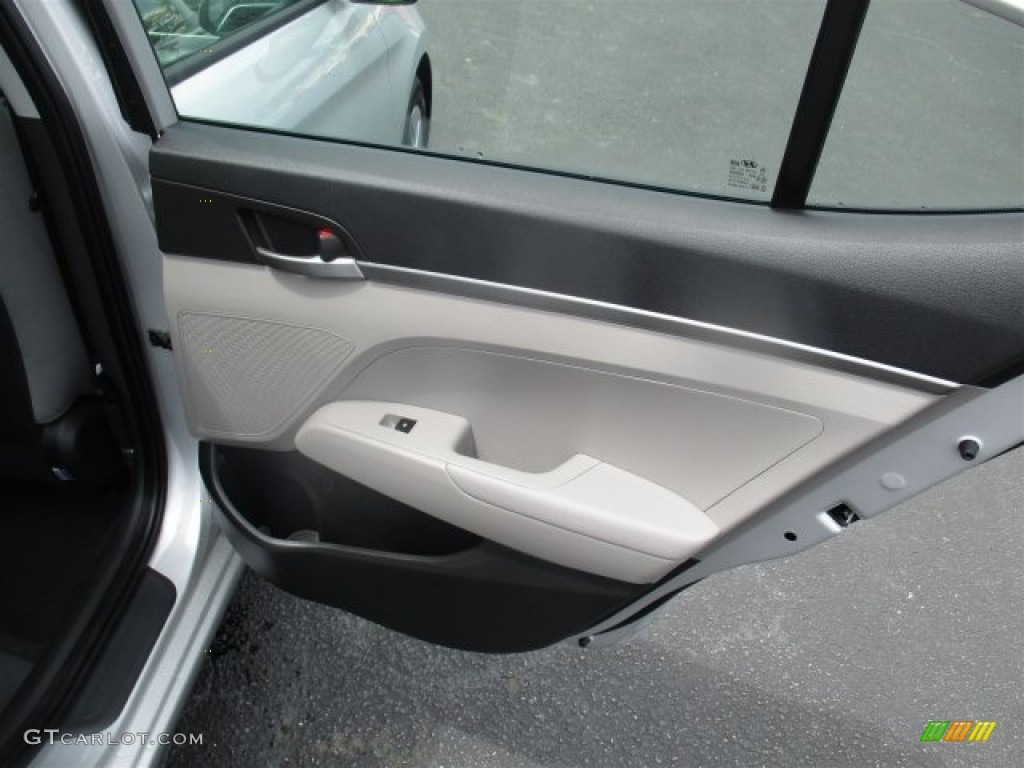 2017 Elantra SE - Silver / Gray photo #13