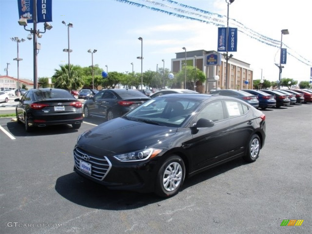 2017 Elantra SE - Black / Gray photo #3