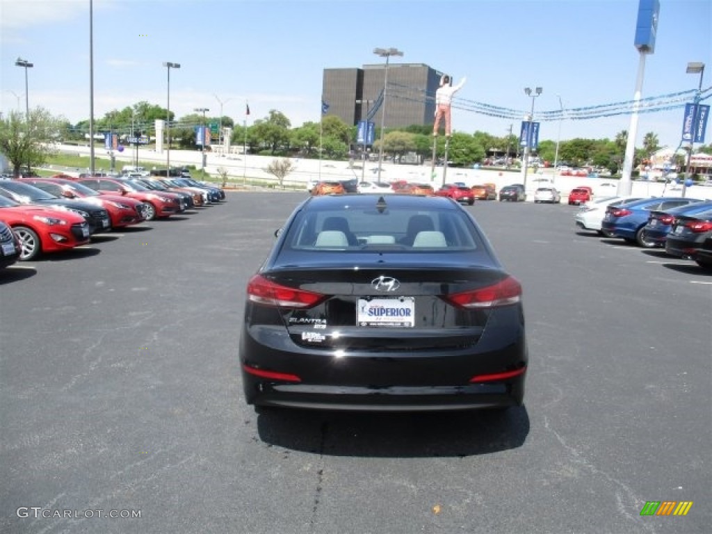 2017 Elantra SE - Black / Gray photo #5