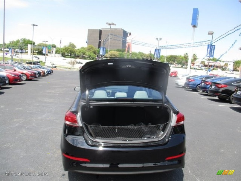 2017 Elantra SE - Black / Gray photo #8