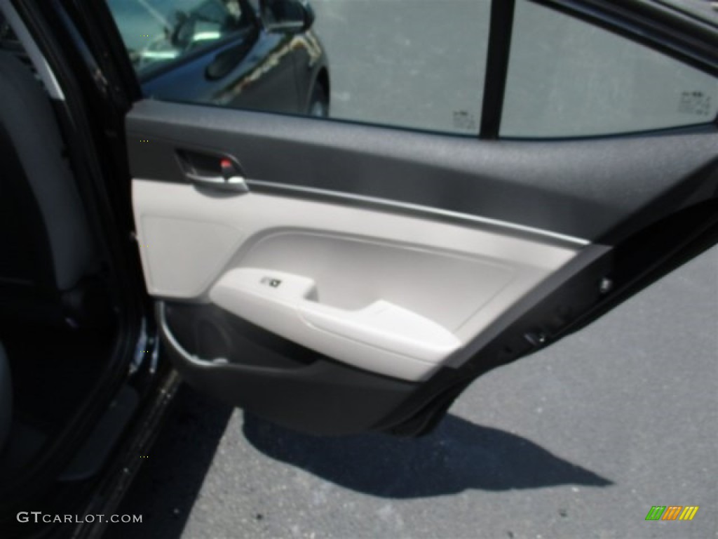 2017 Elantra SE - Black / Gray photo #14