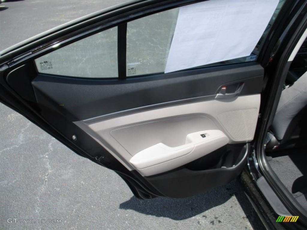 2017 Elantra SE - Black / Gray photo #18