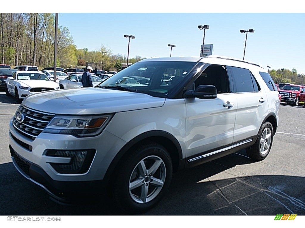 2016 Explorer XLT - Ingot Silver Metallic / Ebony Black photo #3