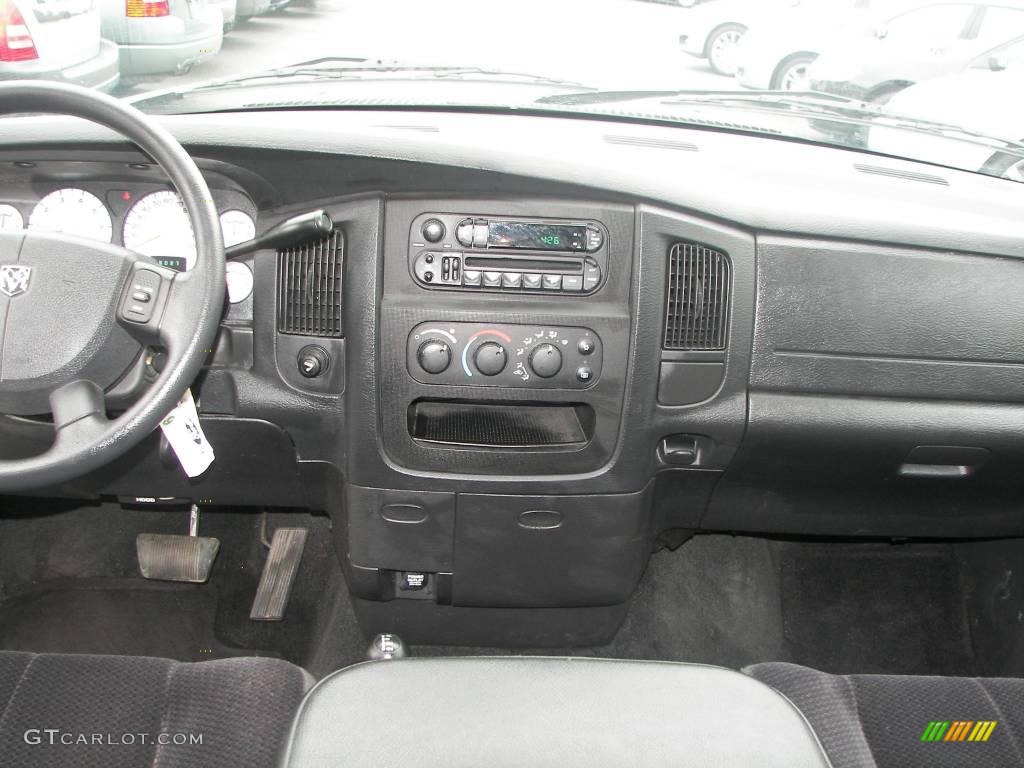 2004 Ram 1500 SLT Quad Cab 4x4 - Bright White / Dark Slate Gray photo #18