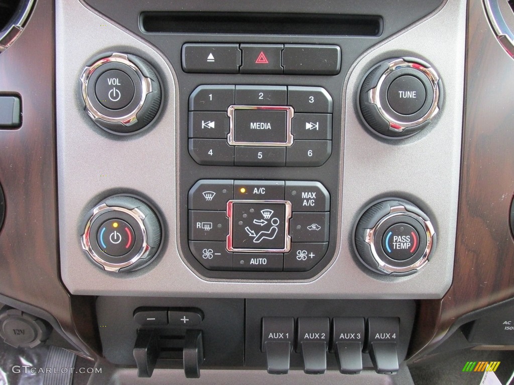 2016 F250 Super Duty Lariat Crew Cab 4x4 - Caribou Metallic / Adobe photo #29