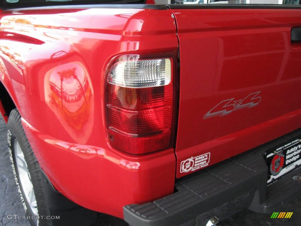 2004 Ranger XLT SuperCab Flare Side 4x4 - Bright Red / Black/Gray photo #8