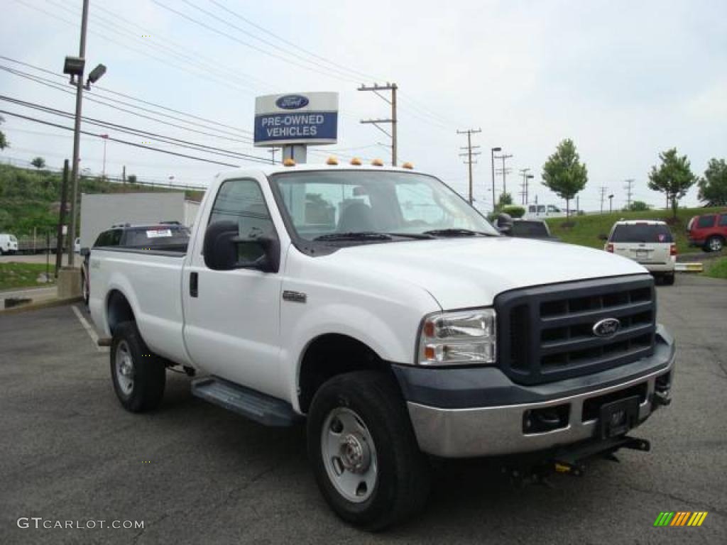 2006 F350 Super Duty XL Regular Cab 4x4 - Oxford White / Medium Flint photo #1