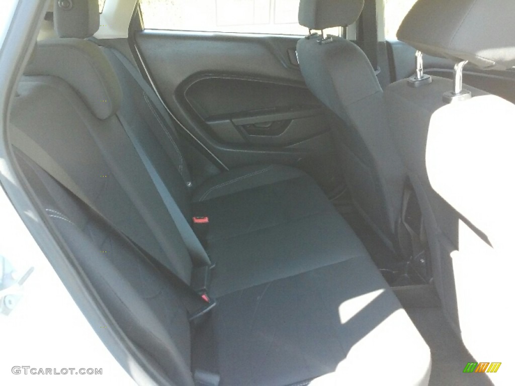 2015 Fiesta SE Hatchback - Oxford White / Charcoal Black photo #20