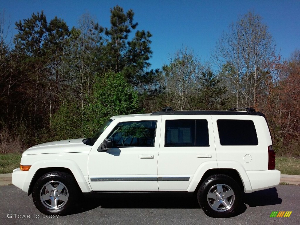 Stone White Jeep Commander