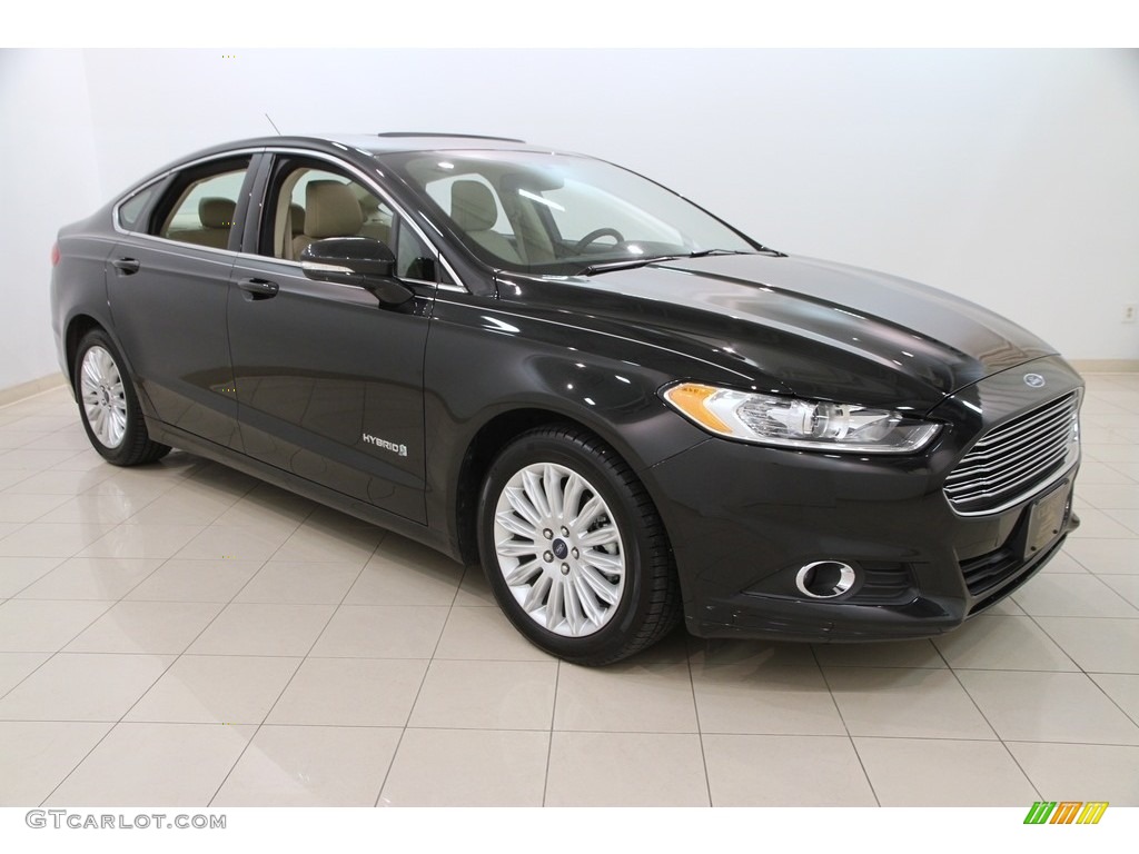 2015 Fusion Hybrid SE - Tuxedo Black Metallic / Dune photo #1