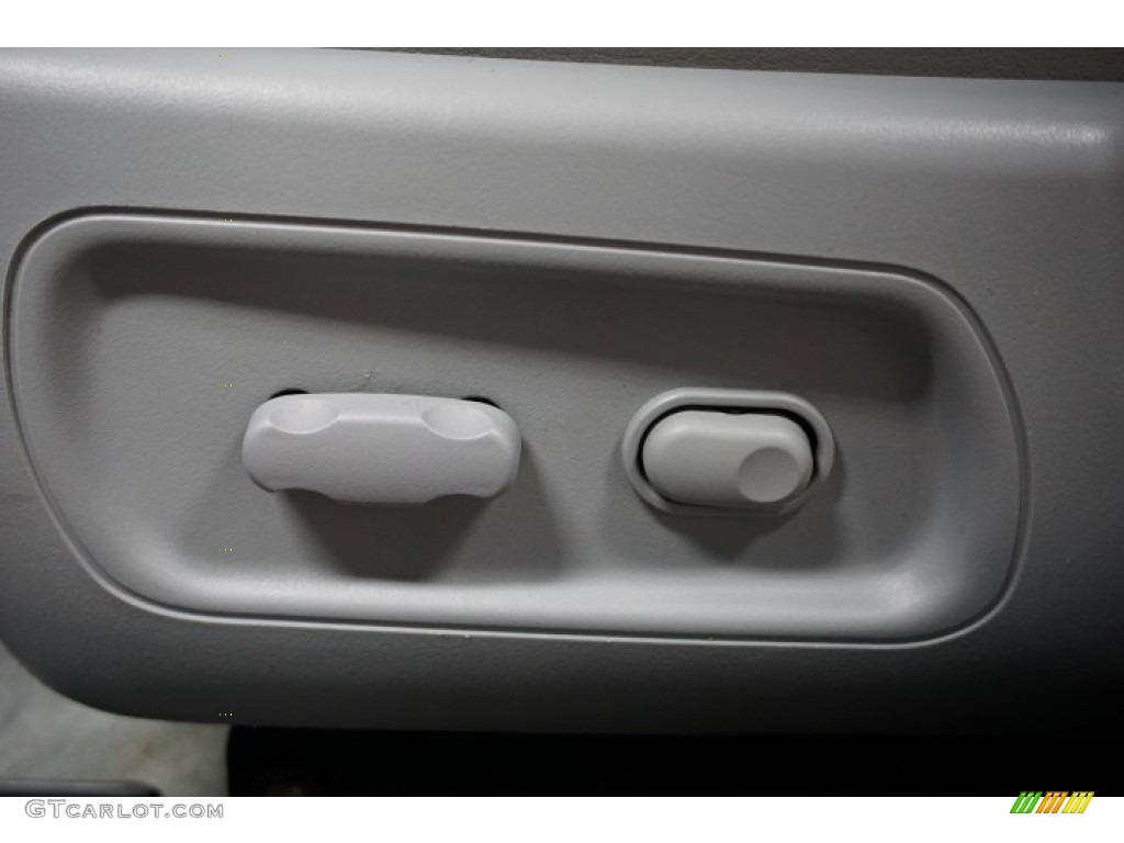 2006 LaCrosse CXL - Platinum Metallic / Gray photo #25