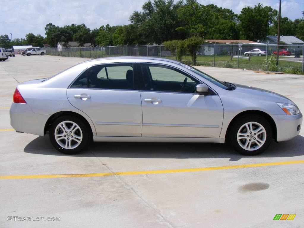 2006 Accord SE Sedan - Alabaster Silver Metallic / Black photo #2
