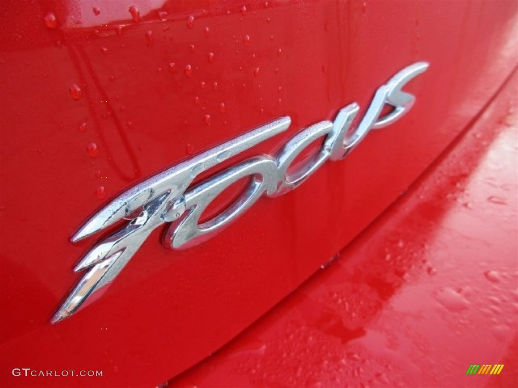2016 Ford Focus SE Hatch Marks and Logos Photo #111960361