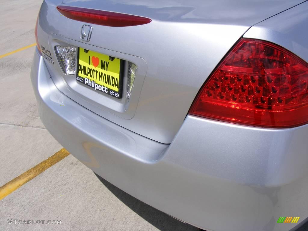 2006 Accord SE Sedan - Alabaster Silver Metallic / Black photo #18