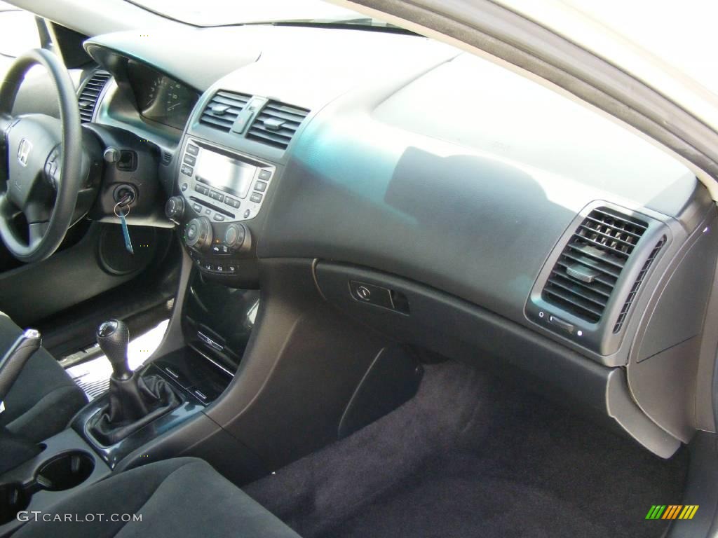 2006 Accord SE Sedan - Alabaster Silver Metallic / Black photo #22
