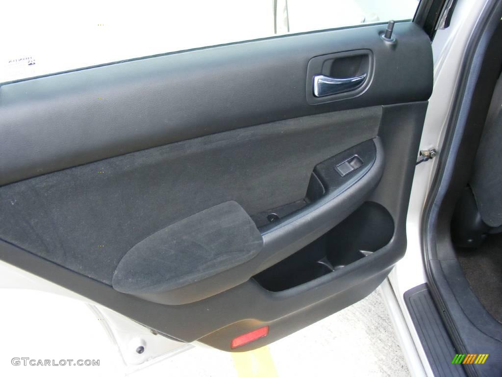 2006 Accord SE Sedan - Alabaster Silver Metallic / Black photo #27