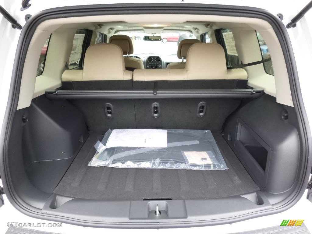 2016 Patriot Sport - Bright White / Light Pebble Beige/Dark Slate Gray photo #5
