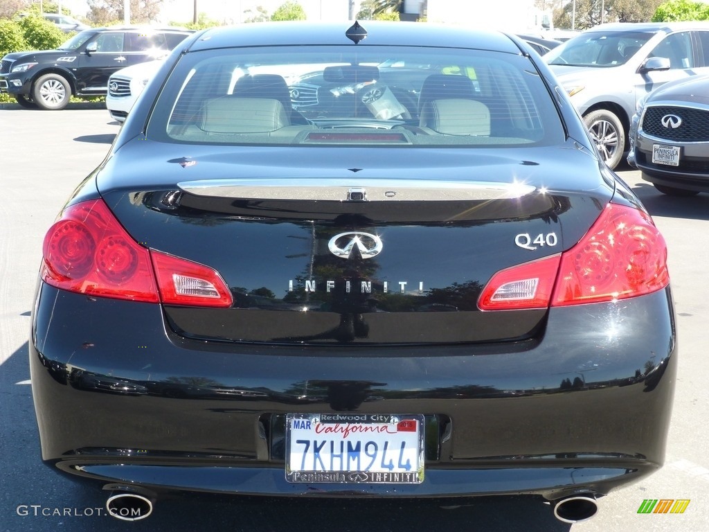 2015 Q40 Sedan - Black Obsidian / Graphite photo #4