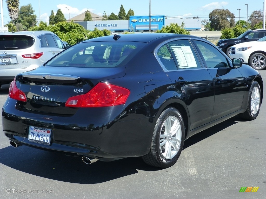 2015 Q40 Sedan - Black Obsidian / Graphite photo #5